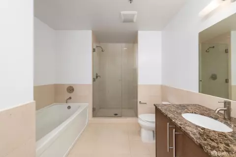 Bath - 301 Main St #10F, San Francisco, CA 94105 photo 1 of 2