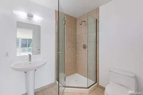 Bath - 301 Main St #10F, San Francisco, CA 94105 photo 2 of 2