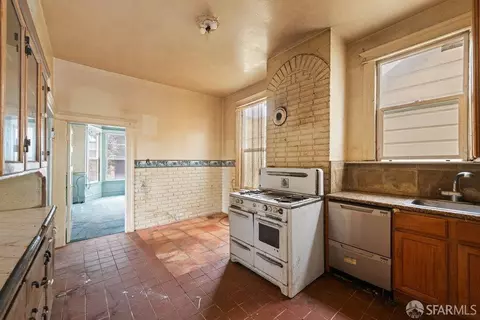 Kitchen - 300 Burrows St, San Francisco, CA 94134 photo 3 of 3
