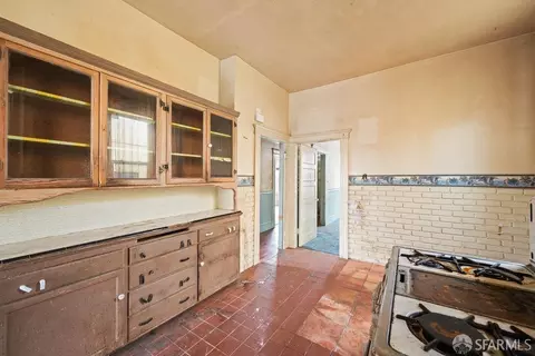 Kitchen - 300 Burrows St, San Francisco, CA 94134 photo 2 of 3