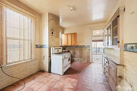 Kitchen - 300 Burrows St, San Francisco, CA 94134 photo 1 of 3