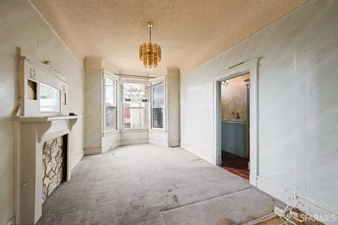 Living - 300 Burrows St, San Francisco, CA 94134 photo 1 of 2