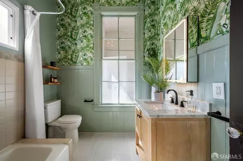 Bath - 181 27th St, San Francisco, CA 94110 photo 2 of 2