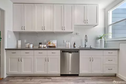 Kitchen - 842 Edinburgh St, San Francisco, CA 94112 photo 5 of 6