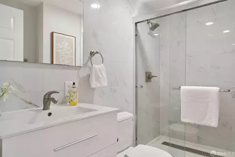Bath - 842 Edinburgh St, San Francisco, CA 94112 photo 2 of 2