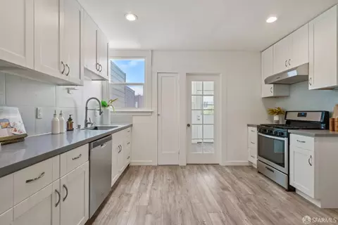 Kitchen - 842 Edinburgh St, San Francisco, CA 94112 photo 4 of 6