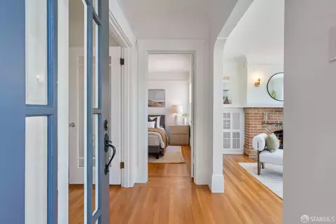 Entry Way - 842 Edinburgh St, San Francisco, CA 94112 photo 2 of 2