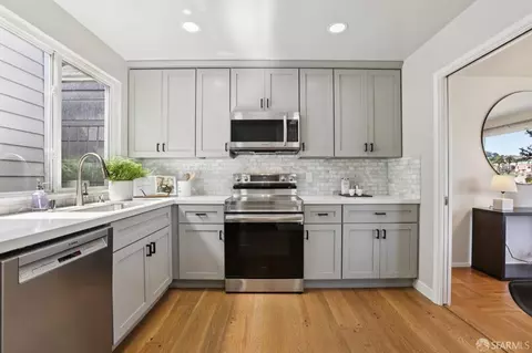Kitchen - 119 Trumbull St, San Francisco, CA 94112 photo 1 of 3