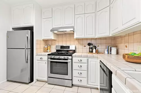 Kitchen - 427 23rd Ave, San Francisco, CA 94121 photo 2 of 3