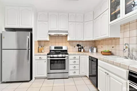 Kitchen - 427 23rd Ave, San Francisco, CA 94121 photo 1 of 3