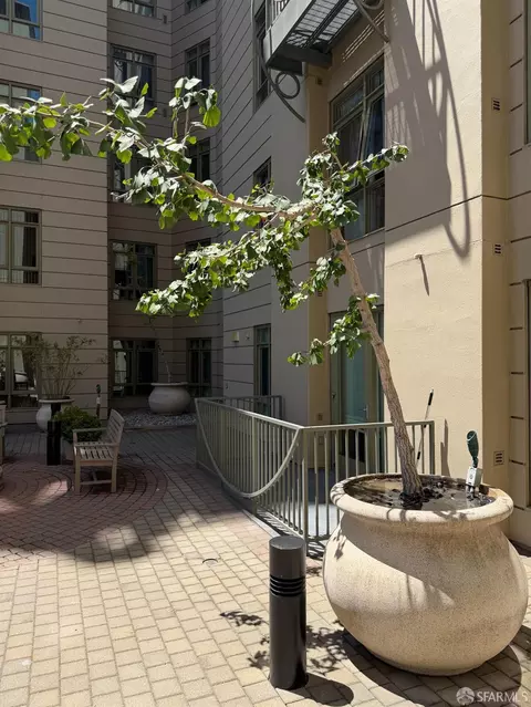 Exterior - 423 7th St #113, Oakland, CA 94607 photo 3 of 5