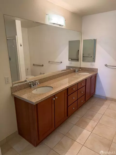 Bath - 423 7th St #113, Oakland, CA 94607 photo 1 of 4