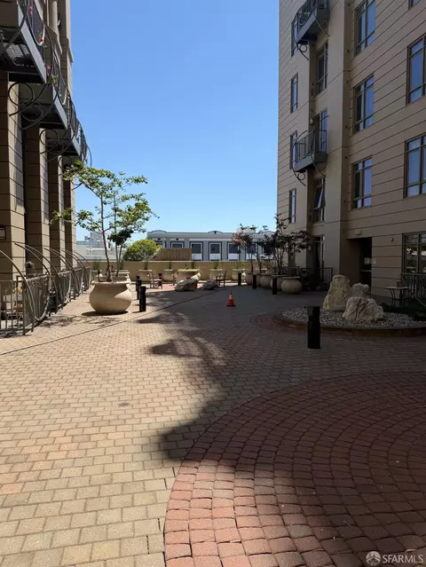 Exterior - 423 7th St #113, Oakland, CA 94607 photo 4 of 5