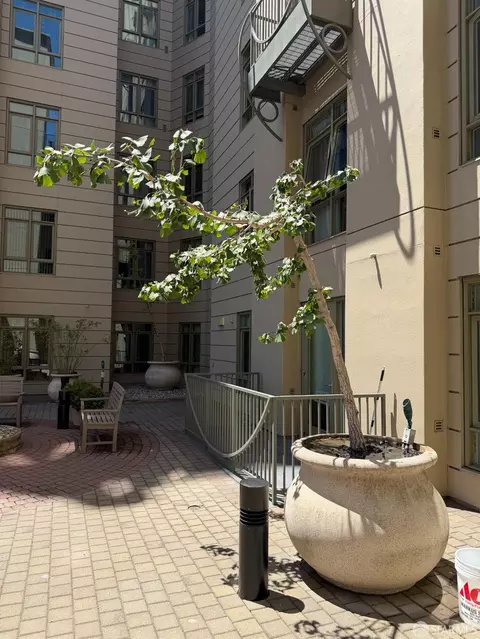 Exterior - 423 7th St #113, Oakland, CA 94607 photo 2 of 5