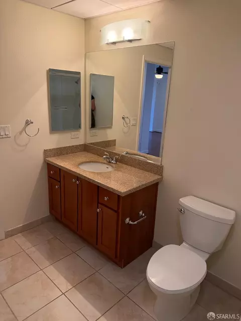 Bath - 423 7th St #113, Oakland, CA 94607 photo 4 of 4