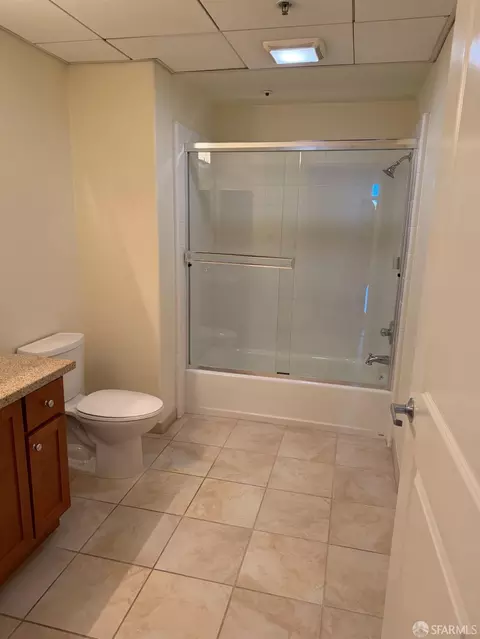 Bath - 423 7th St #113, Oakland, CA 94607 photo 3 of 4