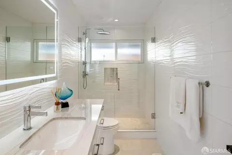 Bath - 543 Beach Dr, Aptos, CA 95003 photo 6 of 7