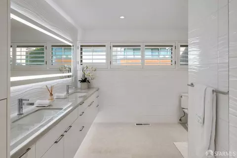 Bath - 543 Beach Dr, Aptos, CA 95003 photo 1 of 7