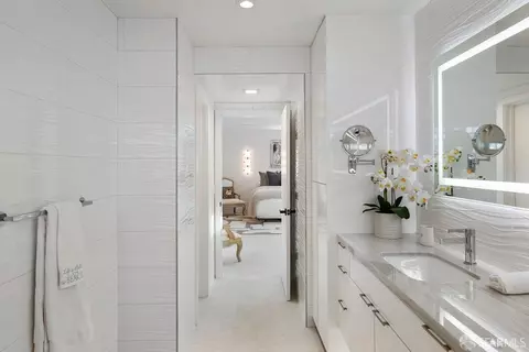 Bath - 543 Beach Dr, Aptos, CA 95003 photo 4 of 7