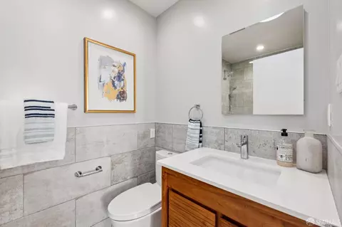 Bath - 115 Bay View Rd, Pacifica, CA 94044 photo 1 of 7