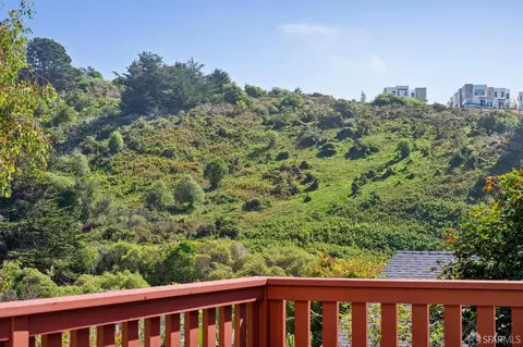 Exterior - 115 Bay View Rd, Pacifica, CA 94044 photo 5 of 12