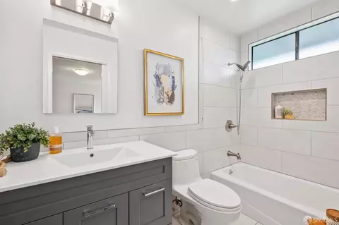 Bath - 115 Bay View Rd, Pacifica, CA 94044 photo 4 of 7