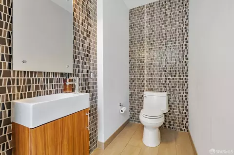 Bath - 989 Sutter St #2, San Francisco, CA 94109 photo 1 of 7