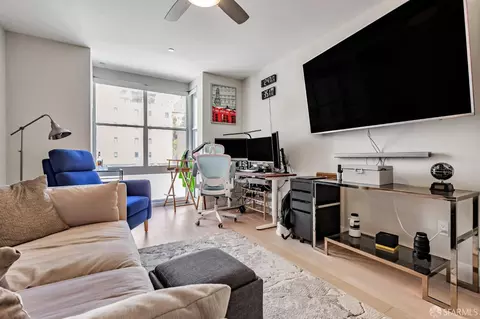 Living - 989 Sutter St #2, San Francisco, CA 94109 photo 7 of 7