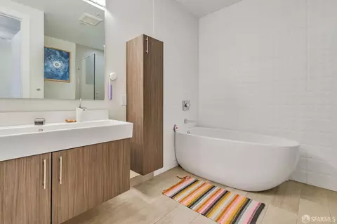Bath - 989 Sutter St #2, San Francisco, CA 94109 photo 3 of 7