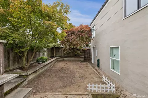 Exterior - 950 Eucalyptus Dr, San Francisco, CA 94132 photo 4 of 5