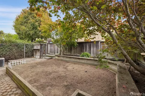 Exterior - 950 Eucalyptus Dr, San Francisco, CA 94132 photo 3 of 5