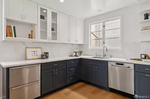 Kitchen - 950 Eucalyptus Dr, San Francisco, CA 94132 photo 3 of 4