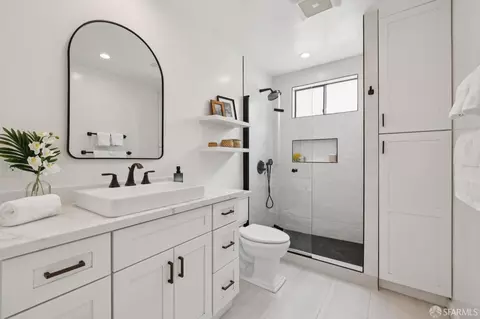 Bath - 950 Eucalyptus Dr, San Francisco, CA 94132 photo 1 of 2