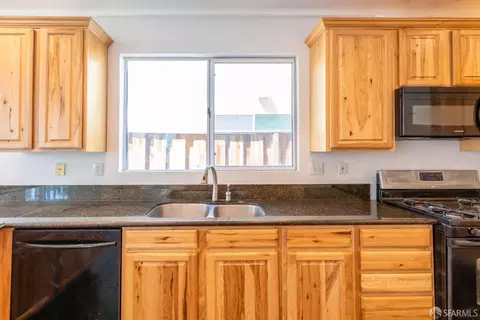 Kitchen - 4457 Fall Ln, Oakley, CA 94561 photo 4 of 4