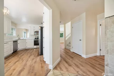 Entry Way - 5022 Gloucester Ln, Martinez, CA 94553 photo 1 of 6