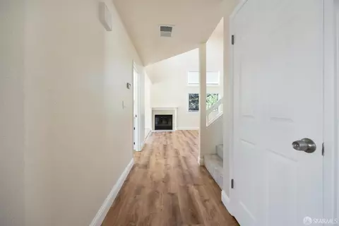 Entry Way - 5022 Gloucester Ln, Martinez, CA 94553 photo 2 of 6
