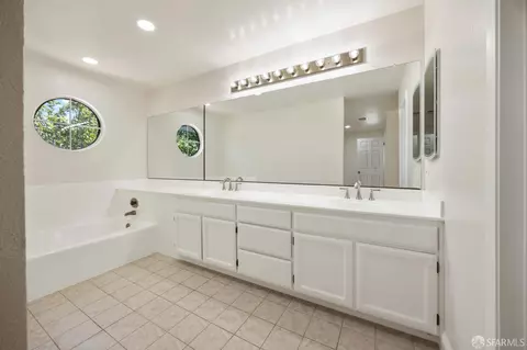 Bath - 5022 Gloucester Ln, Martinez, CA 94553 photo 2 of 5