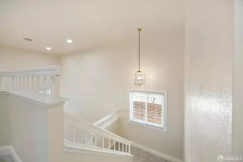 Entry Way - 5022 Gloucester Ln, Martinez, CA 94553 photo 3 of 6