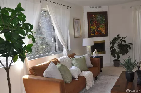 Living - 1701 Central Ave #P, Alameda, CA 94501 photo 1 of 1