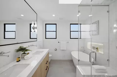 Bath - 115 Upland Dr, San Francisco, CA 94127 photo 2 of 7