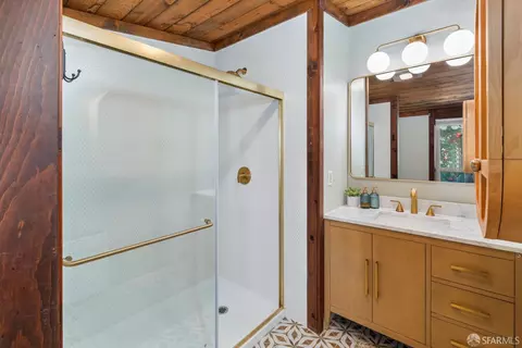 Bath - 880 Rockaway Beach Ave, Pacifica, CA 94044 photo 2 of 4