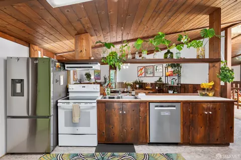 Kitchen - 880 Rockaway Beach Ave, Pacifica, CA 94044 photo 2 of 2
