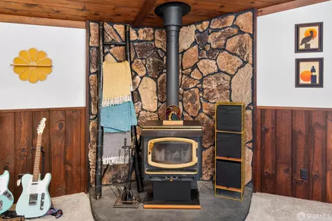 Living - 880 Rockaway Beach Ave, Pacifica, CA 94044 photo 4 of 4