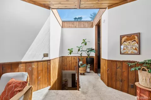 Entry Way - 880 Rockaway Beach Ave, Pacifica, CA 94044 photo 3 of 4