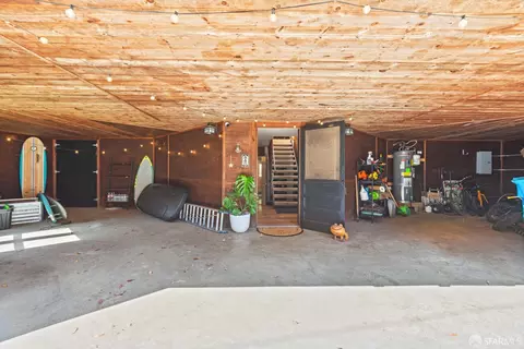 Entry Way - 880 Rockaway Beach Ave, Pacifica, CA 94044 photo 4 of 4