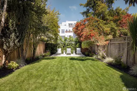 Exterior - 2264 Beach St, San Francisco, CA 94123 photo 2 of 6
