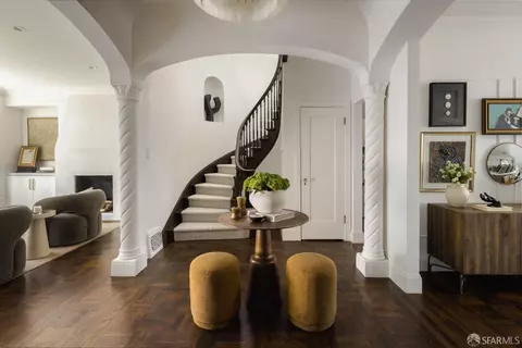 Entry Way - 2264 Beach St, San Francisco, CA 94123 photo 1 of 4