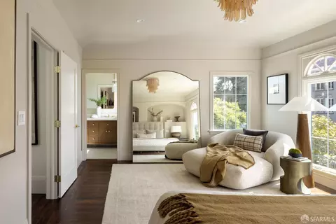 Bedroom - 2264 Beach St, San Francisco, CA 94123 photo 2 of 6