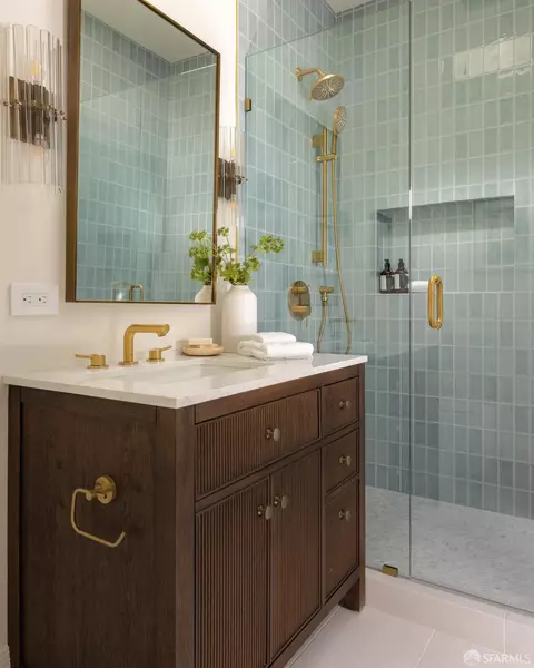 Bath - 2264 Beach St, San Francisco, CA 94123 photo 3 of 4
