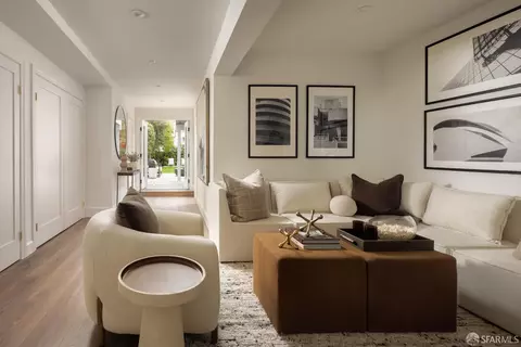 Entry Way - 2264 Beach St, San Francisco, CA 94123 photo 4 of 4